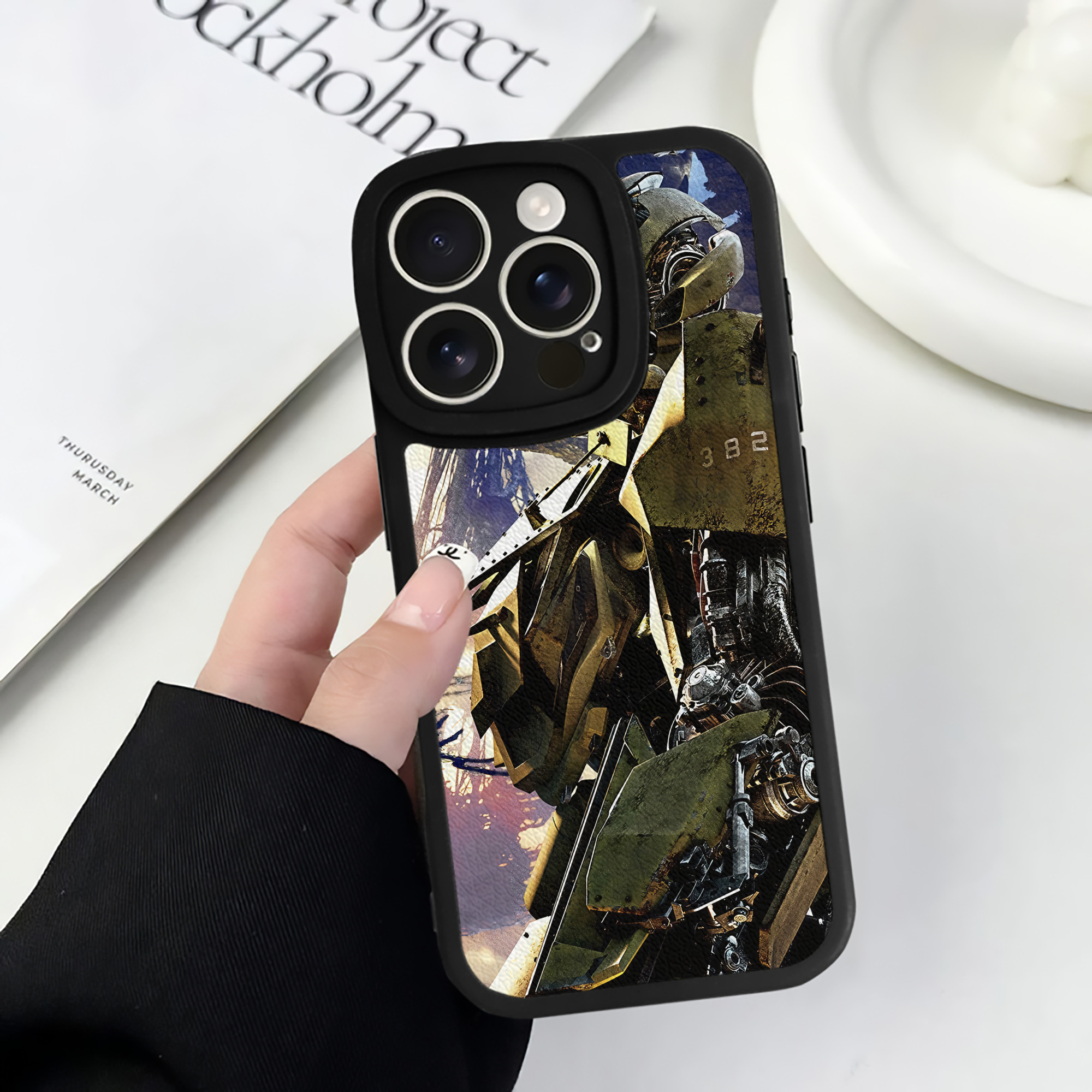 （画像用） Transformers トランスフォーマー 【iPhone 16シリーズ対応】シリコンスマホケース（レザー調） 材質：シリコン